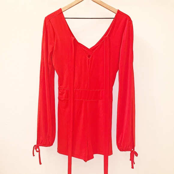 GUESS Red Split Open Sleeve Neck Straps Romper - Picture 3 of 6